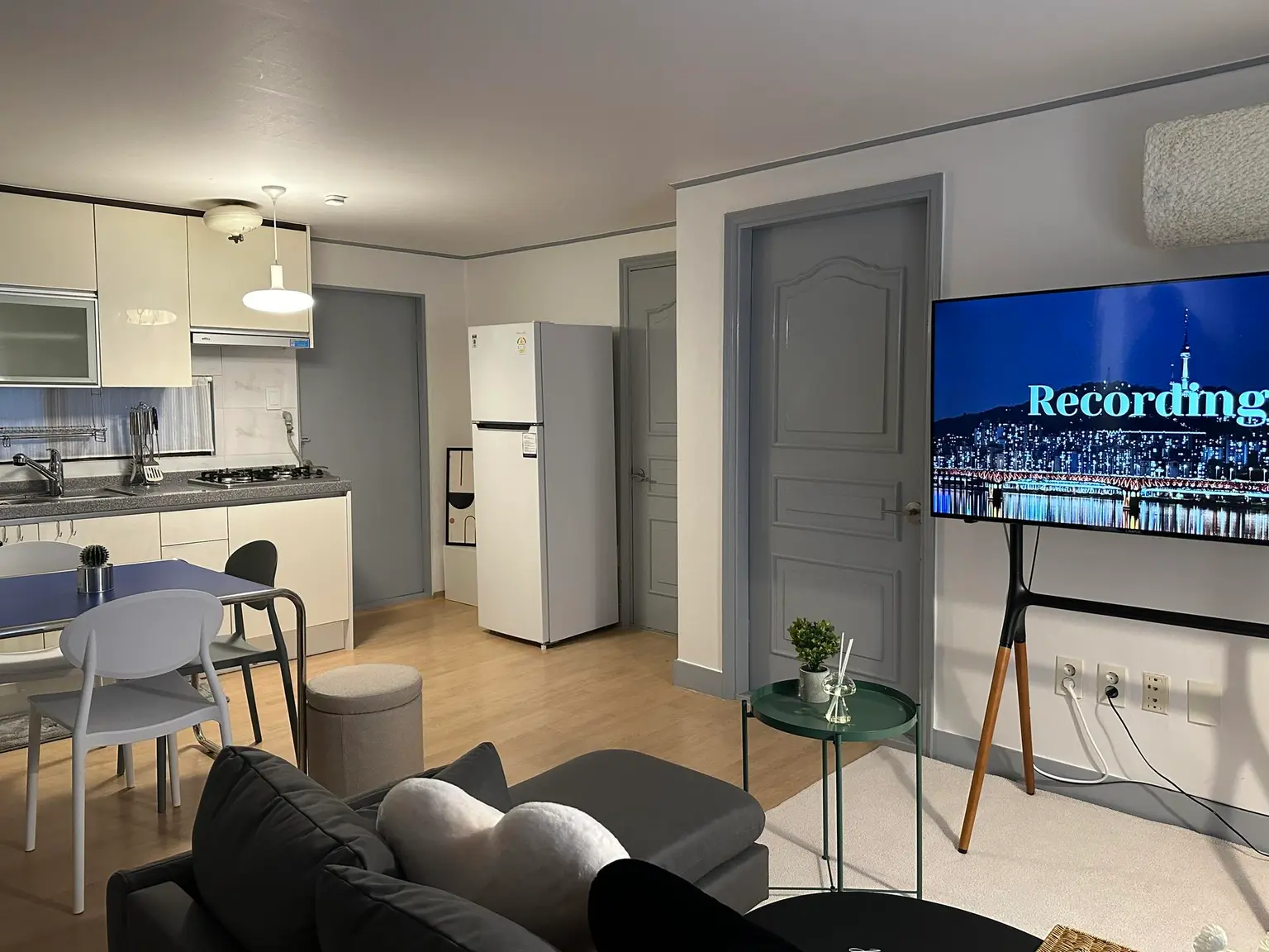 Seoul Mapo-gu  House 3BR & sleeps 4 8 minutes from Hapjeong Station, three-room Cover Photo