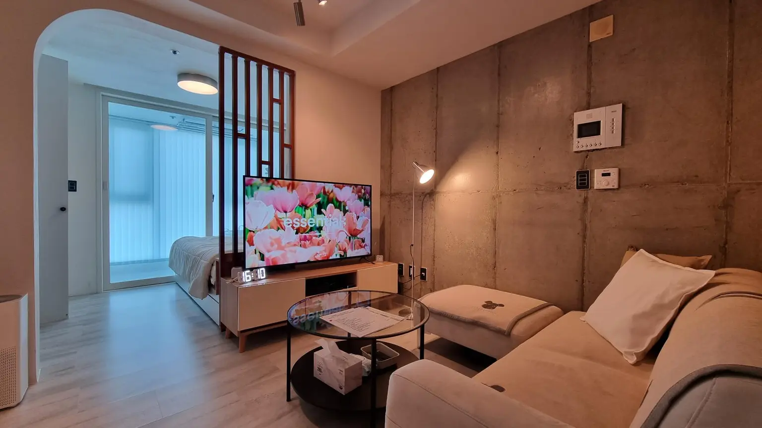 江南宣陵站大峙公寓 全套酒店级情调内饰，免费停车 - main image