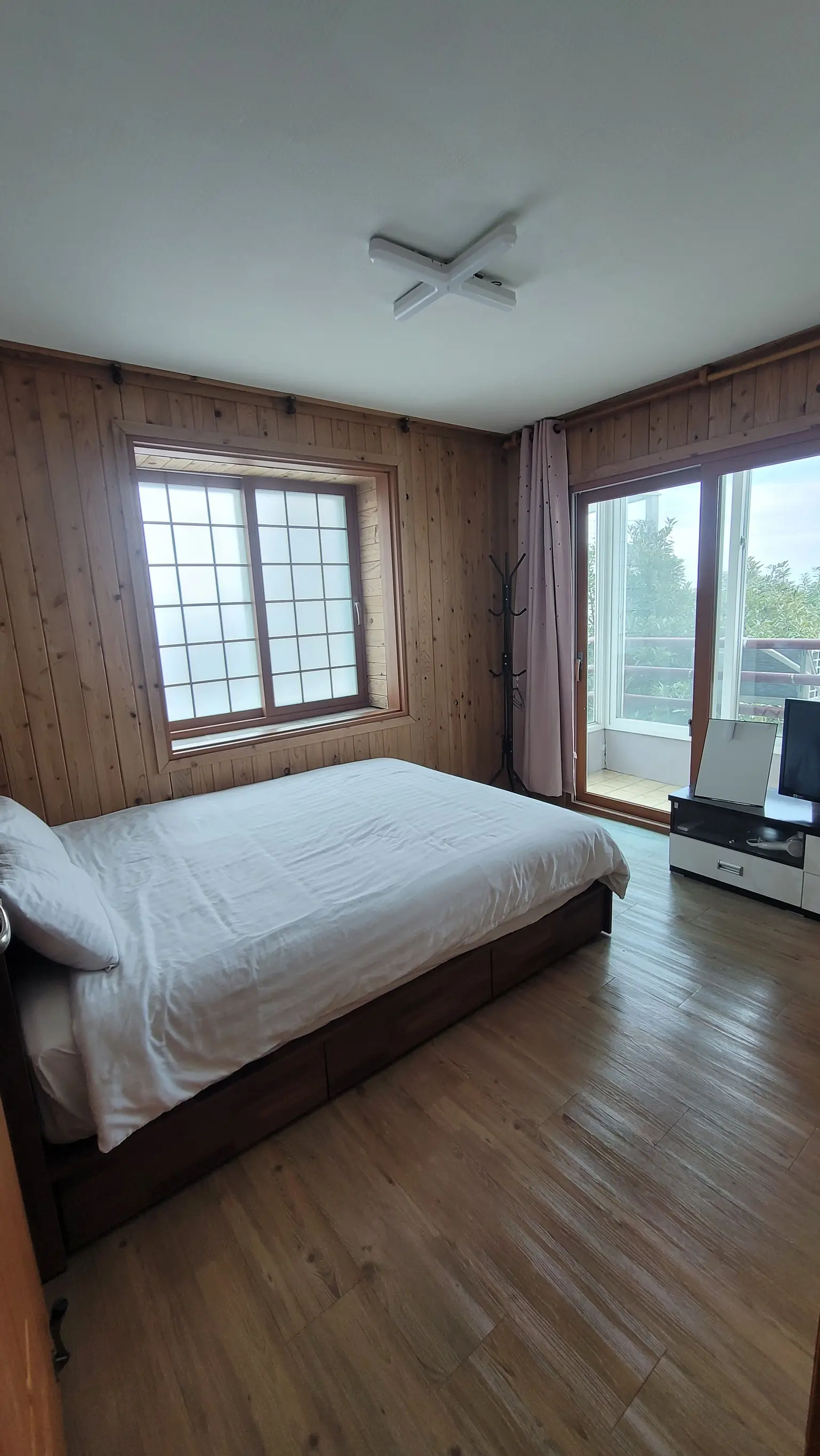 Seogwipo Beomseom Ocean View, Rooftop Accommodation with a Great View, 3rd Floor, Room 302 (Two Rooms) - main image