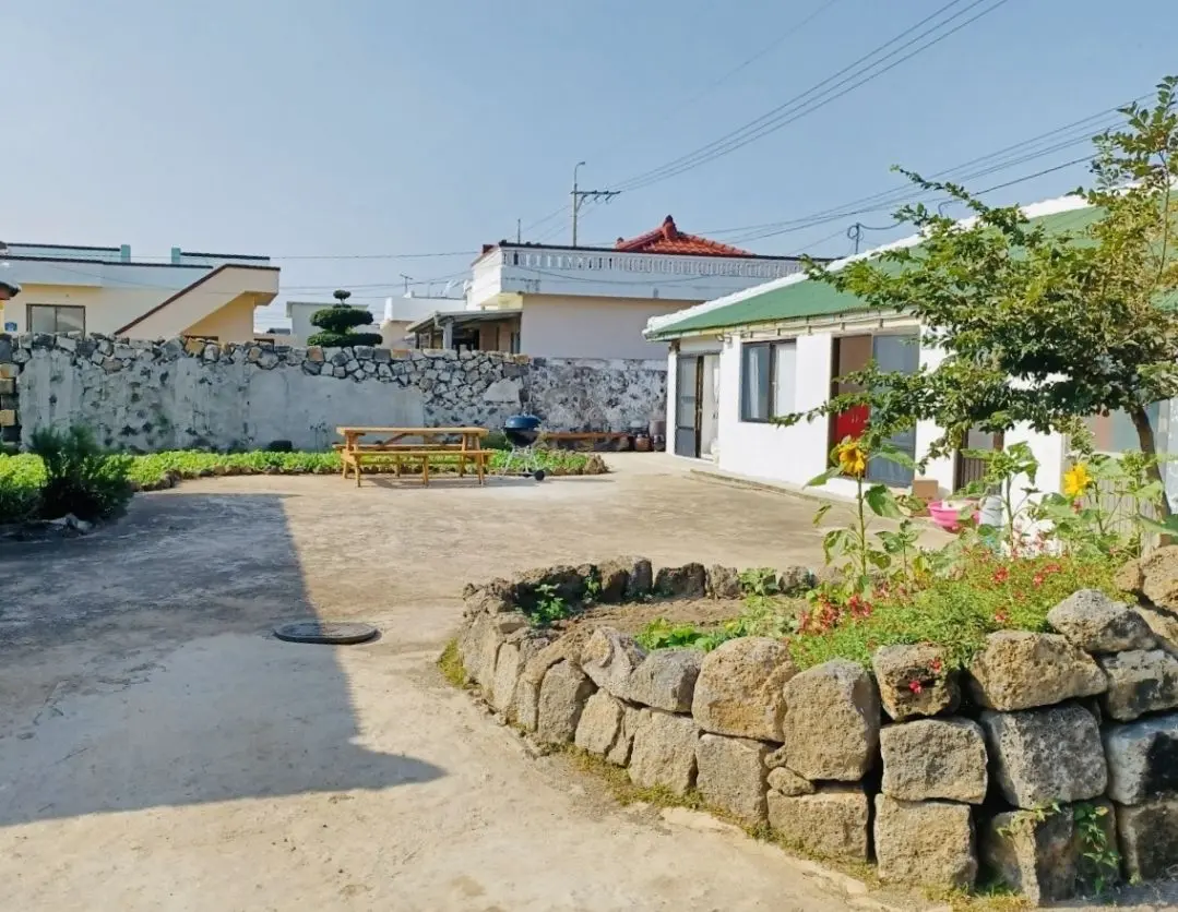 近海·带院子·乡村生活 整栋房子 2室·最多6人 济州岛西归浦市_安德两室独栋住宅，靠近沙溪海，步行3分钟 主图