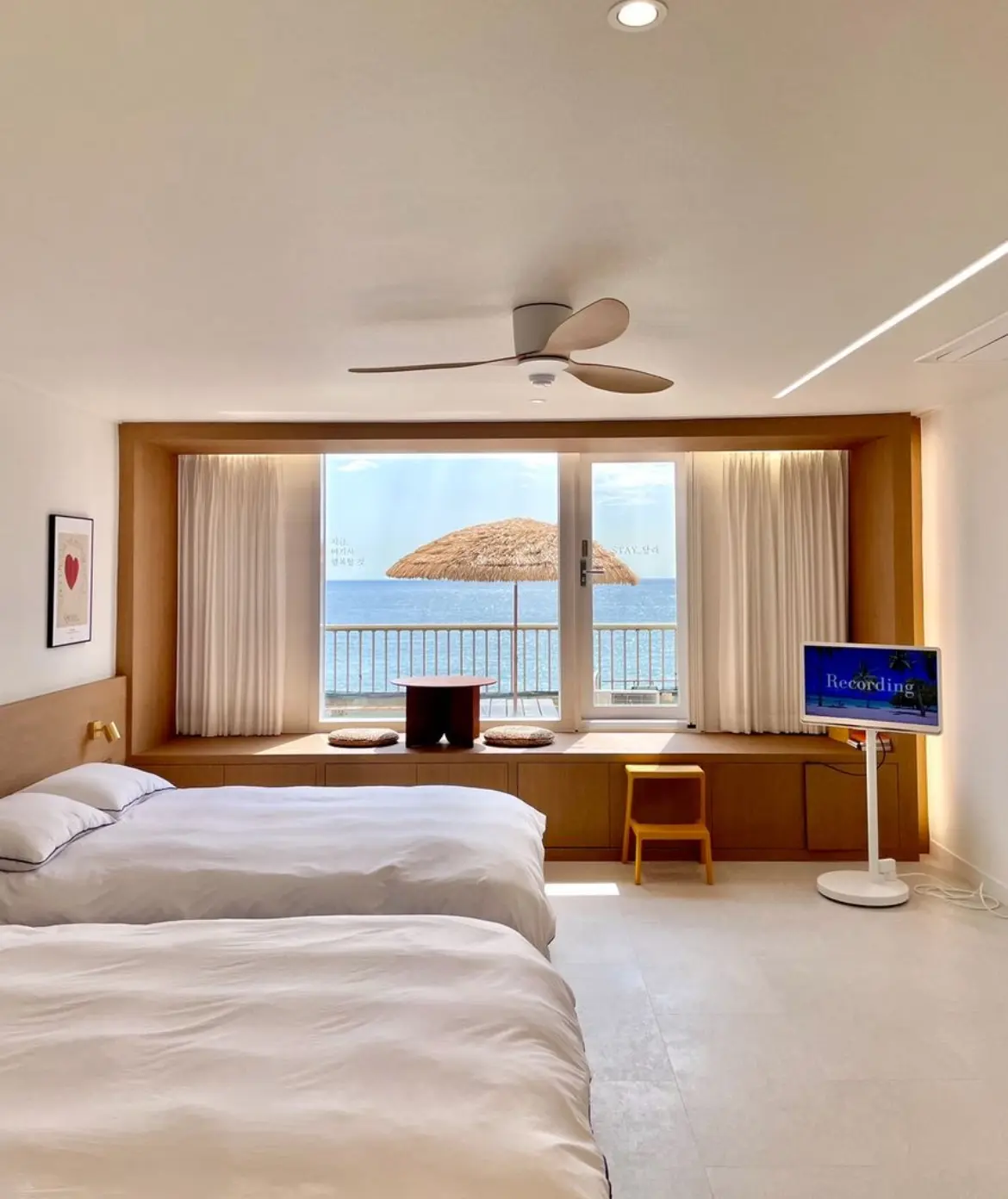 Gangwon Donghae ocean view & seaside & with a yard Serviced apartment 1BR & sleeps 4 Mukho Eodal Beach Sea View Sunrise Spot Ocean View Terrace Full-Option Officetel Cover Photo