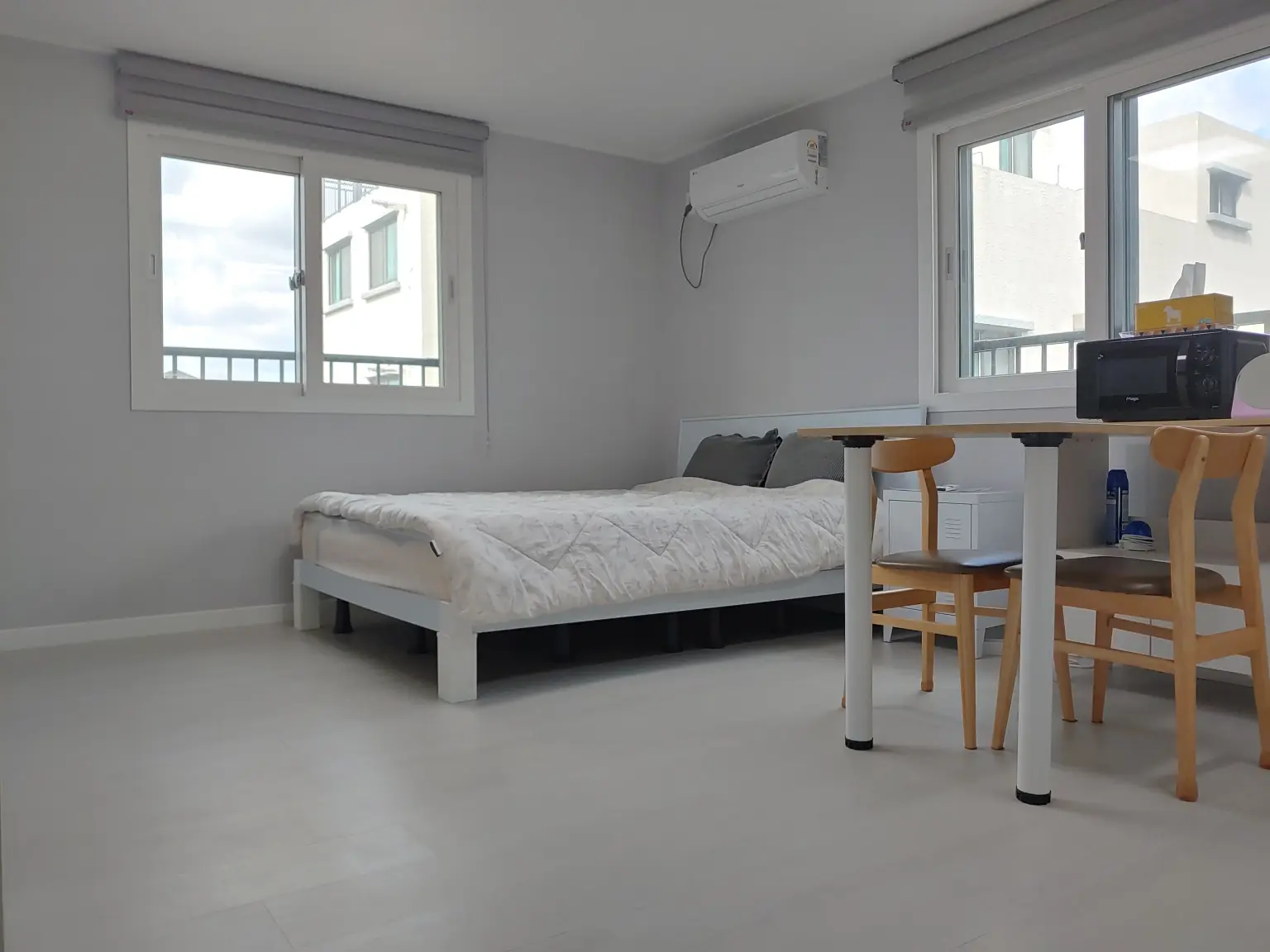 Jeju Jochon seaside & walkable House 1BR & sleeps 2 Hamdeok Beach, a 10-minute walk away. Quiet and clean studio apartment (204). Cover Photo