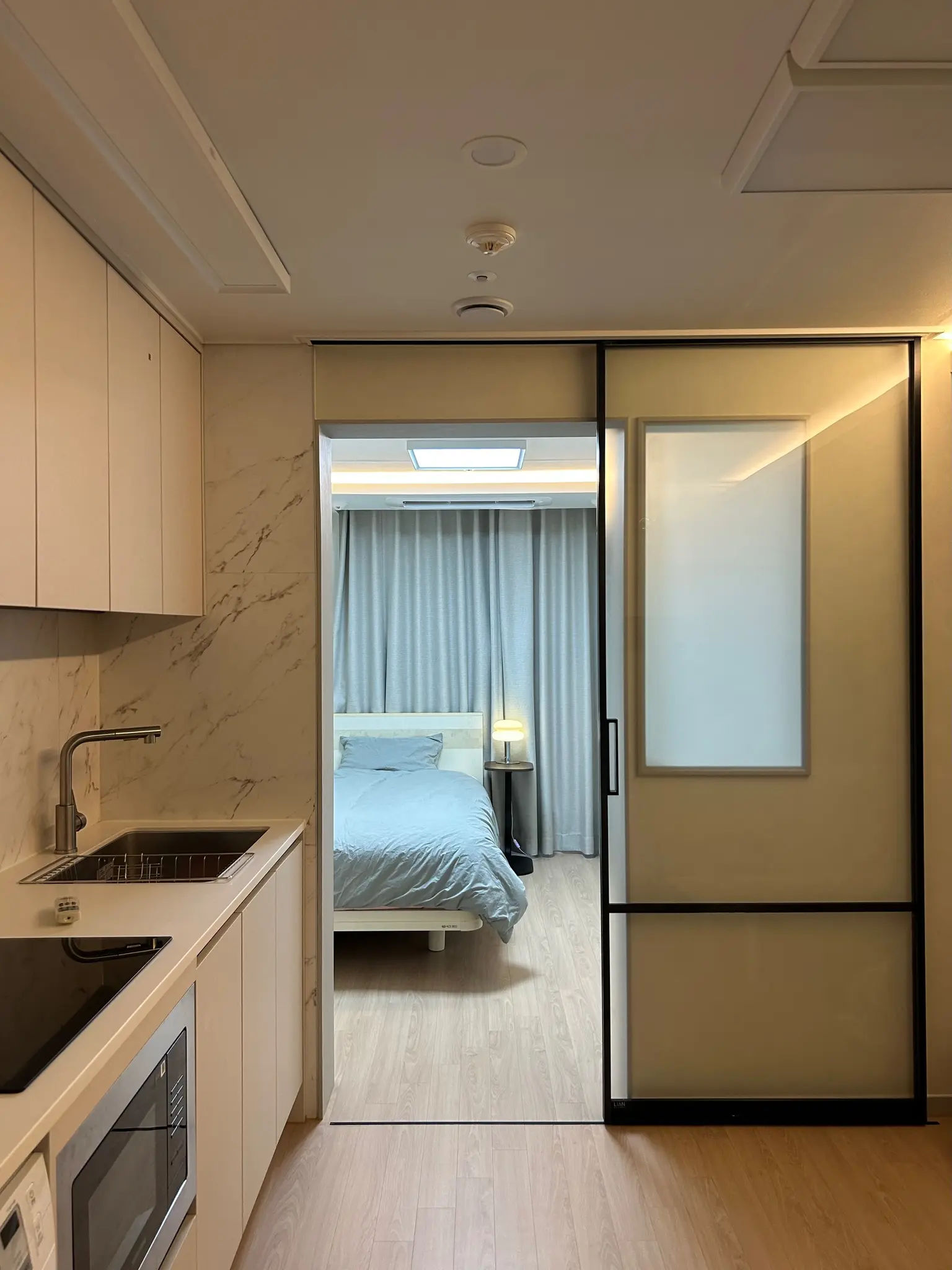 [Jeju] A detached studio apartment near Jeju City Hall, suitable for a one-month stay.