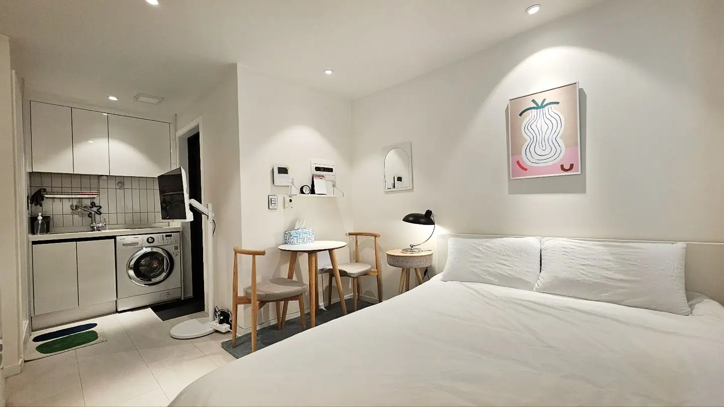 Myeonmok 201 walkable House 1BR & sleeps 2 Sagajeong Station - Free parking - Adjacent to Gangnam, Seongsu, Konkuk University, and Songpa - Up to 2 people Cover Photo