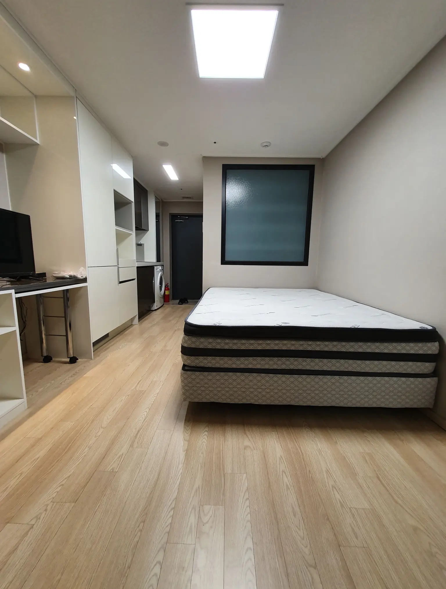 Room-{{room_count}} photo 2 - Accommodation with terrace (1BR & sleeps 1)