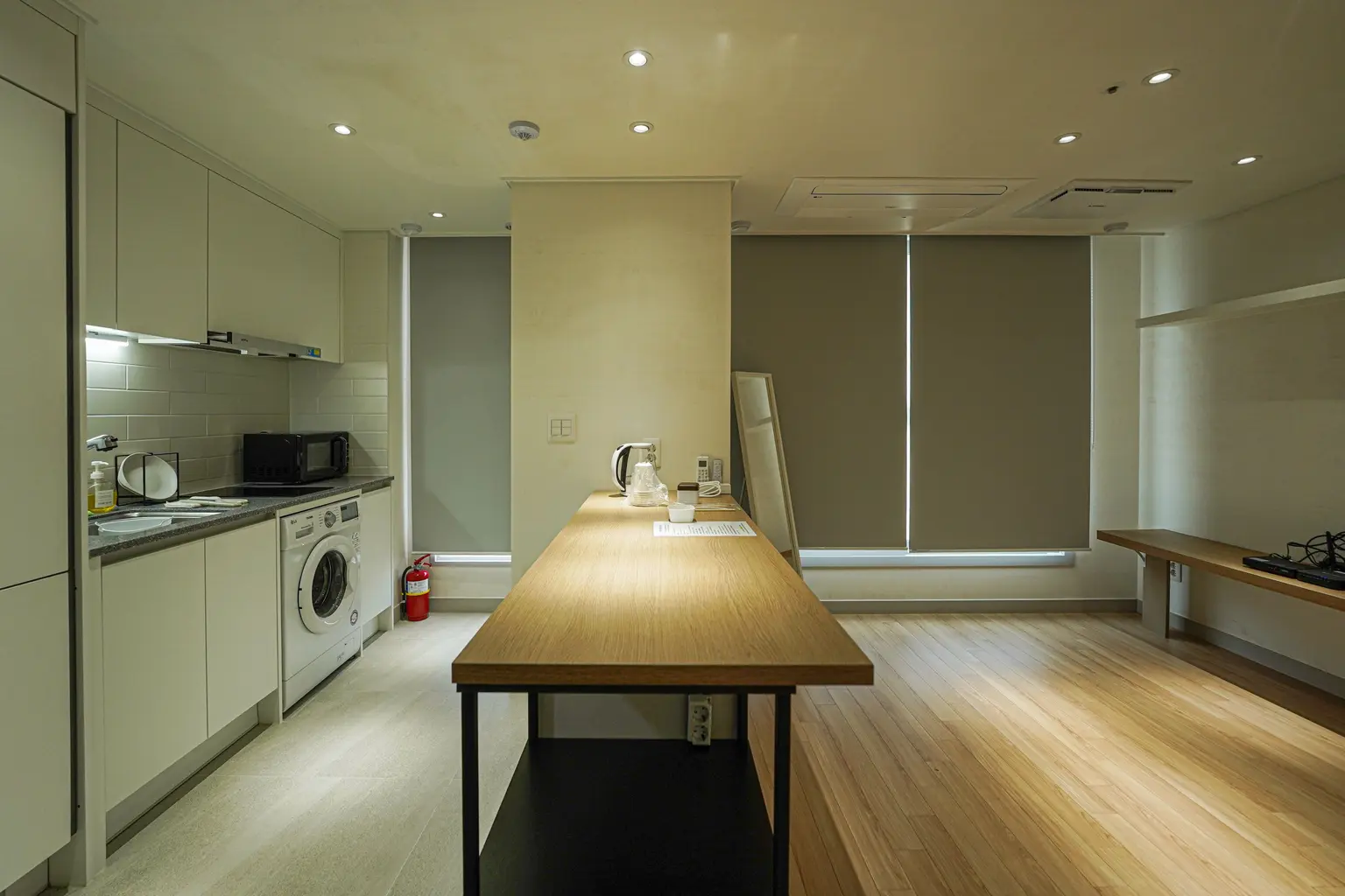 Busanjin, Busan  Serviced apartment 1BR & sleeps 2 Officetel in the heart of Seomyeon City Center / Monthly stay for business trips Cover Photo