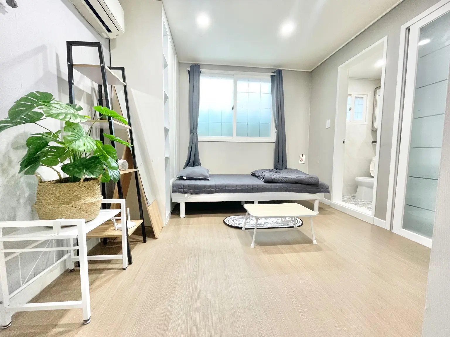 Daegu Buk-gu Top floor, short-term room with full options near Health Center - main image