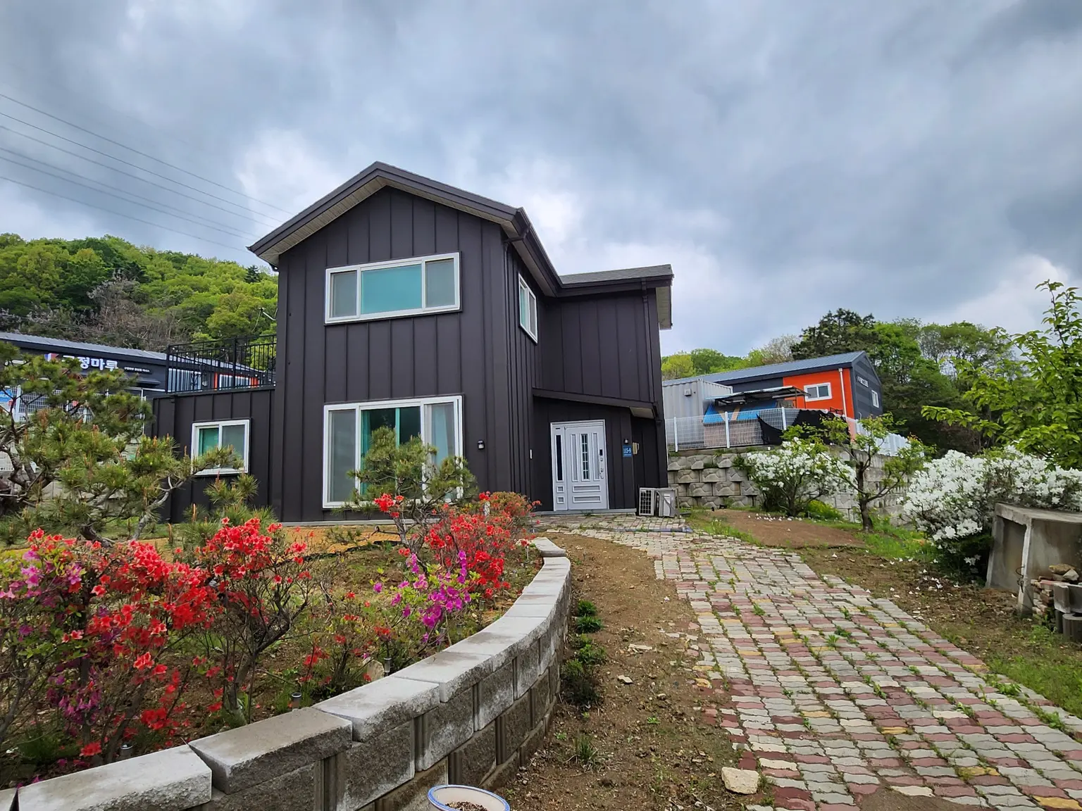 Gyeonggi Yongin with a yard & countryside stay Entire House 3BR & sleeps 12 Everland 9 minutes group accommodation, independent duplex, cost-effective, 2-story detached house Cover Photo