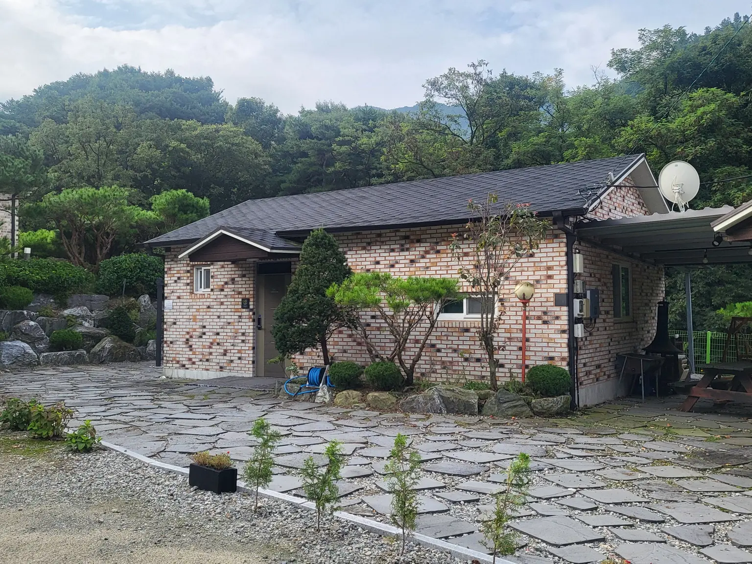 충북 음성 명품지작나무숲 청정계곡의 단독주택 1호 - main image