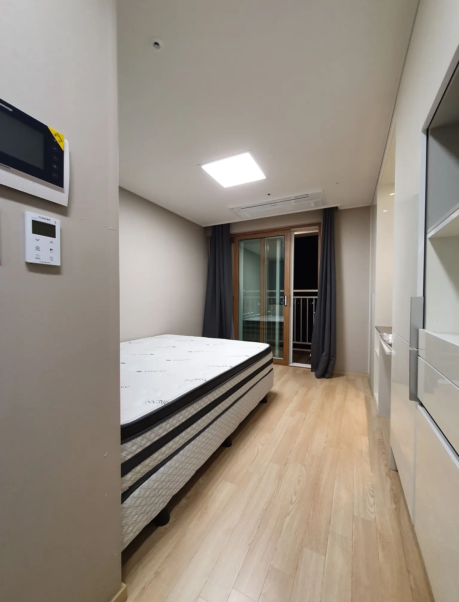 Room-{{room_count}} photo 1 - Accommodation with terrace (1BR & sleeps 1)