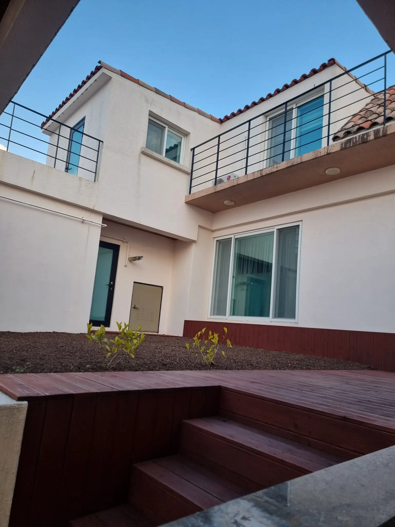 Jeju Gujwa walkable & workation & forest retreat Entire House 1BR & sleeps 6 Bijarim Mountain Trail Duplex One-Room Independent 2min walk from Bijarim Working from Home A12 Cover Photo
