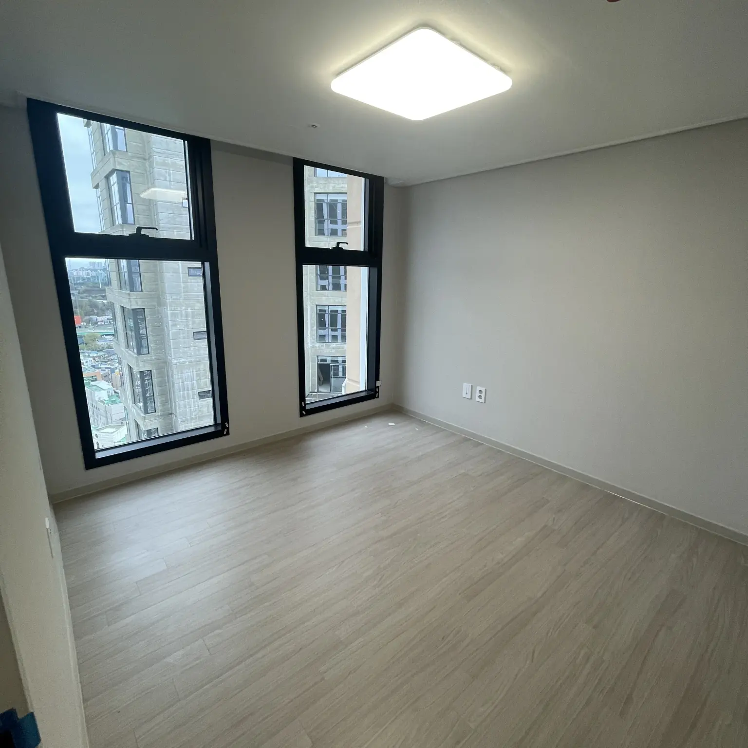 房间 照片 1 - 【京畿道高阳市】位于元堂站附近，新建复式办公公寓，视野极佳。 (2室·最多5人)
