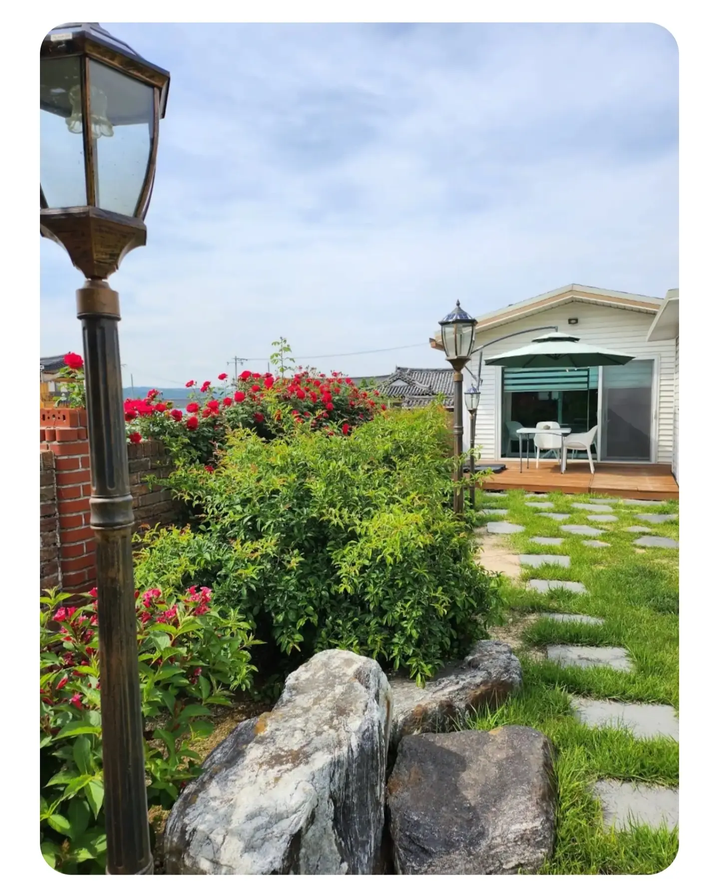  村庄里一栋舒适的房子，带有一个美丽的花园（附属建筑） - main image