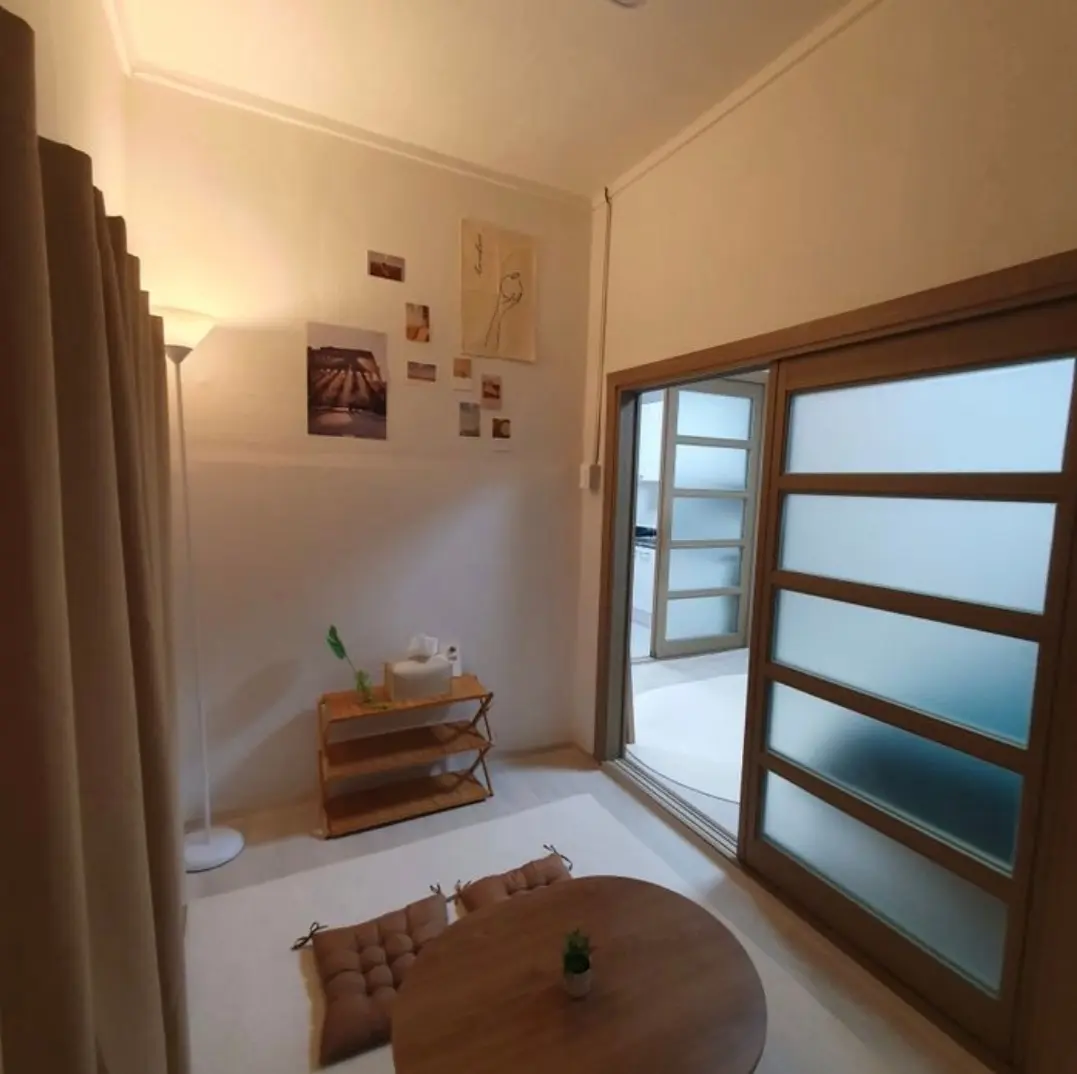 방-{{room_count}} 사진 2 - 분위기가성비공간 (투룸·최대 2인)