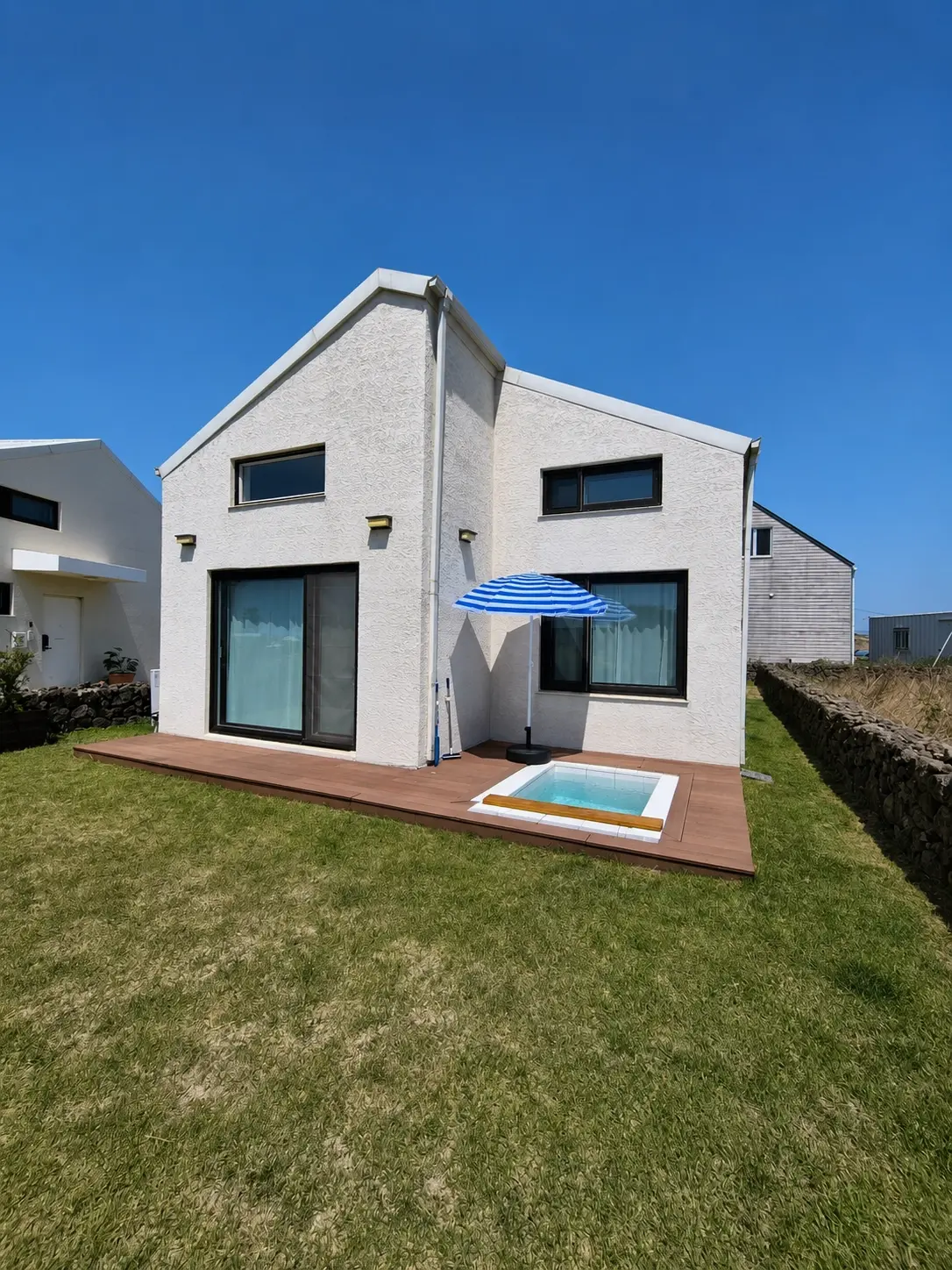 Seogwipo Daejeong seaside & with a yard & countryside stay Entire House 2BR & sleeps 4 Outdoor Jacuzzi / Family Pension / Two-Room / Standard for 4 / Lawn Yard / BBQ Available Cover Photo