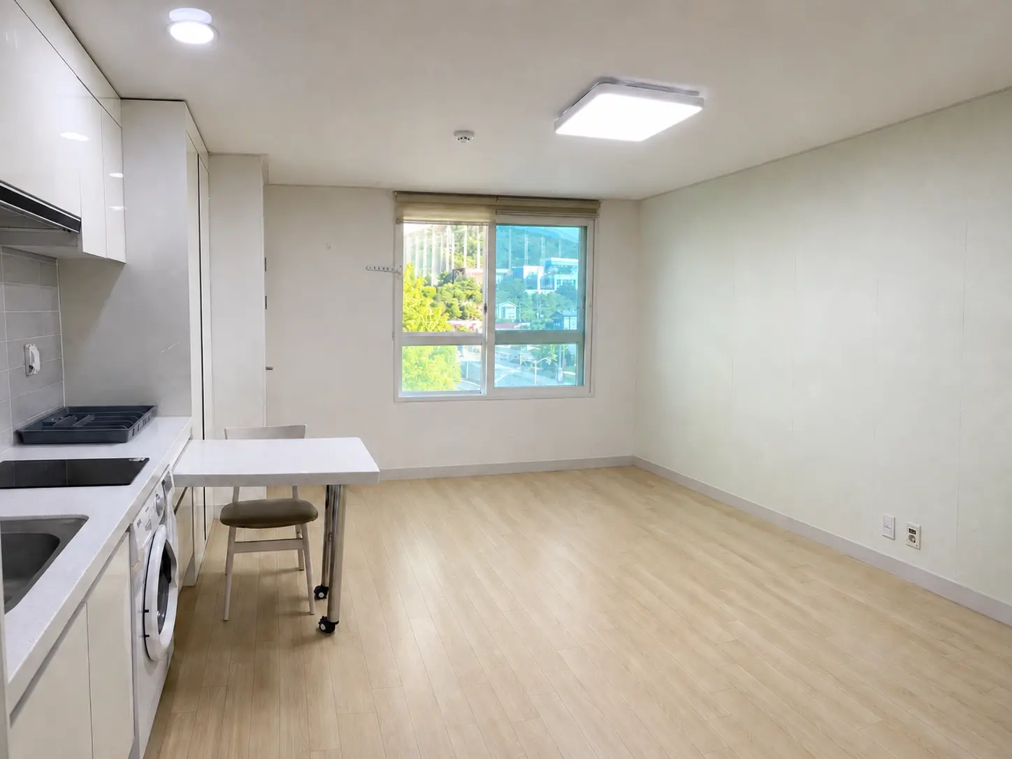 京畿道龙仁市 步行可达 服务式公寓 1室·最多2人 Officetel公寓，距草堂站步行1分钟，靠近延世大学附属医院和爱宝乐园。 主图
