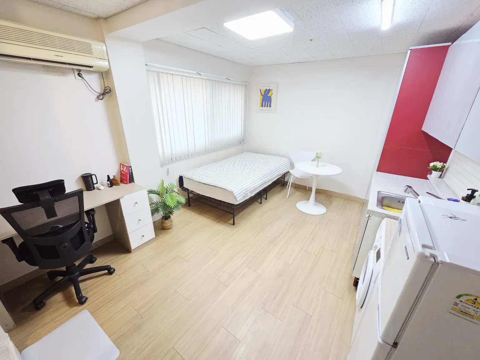 Room photo 1 - 5-minute walk from Jayang Station 404 (1BR & sleeps 3)