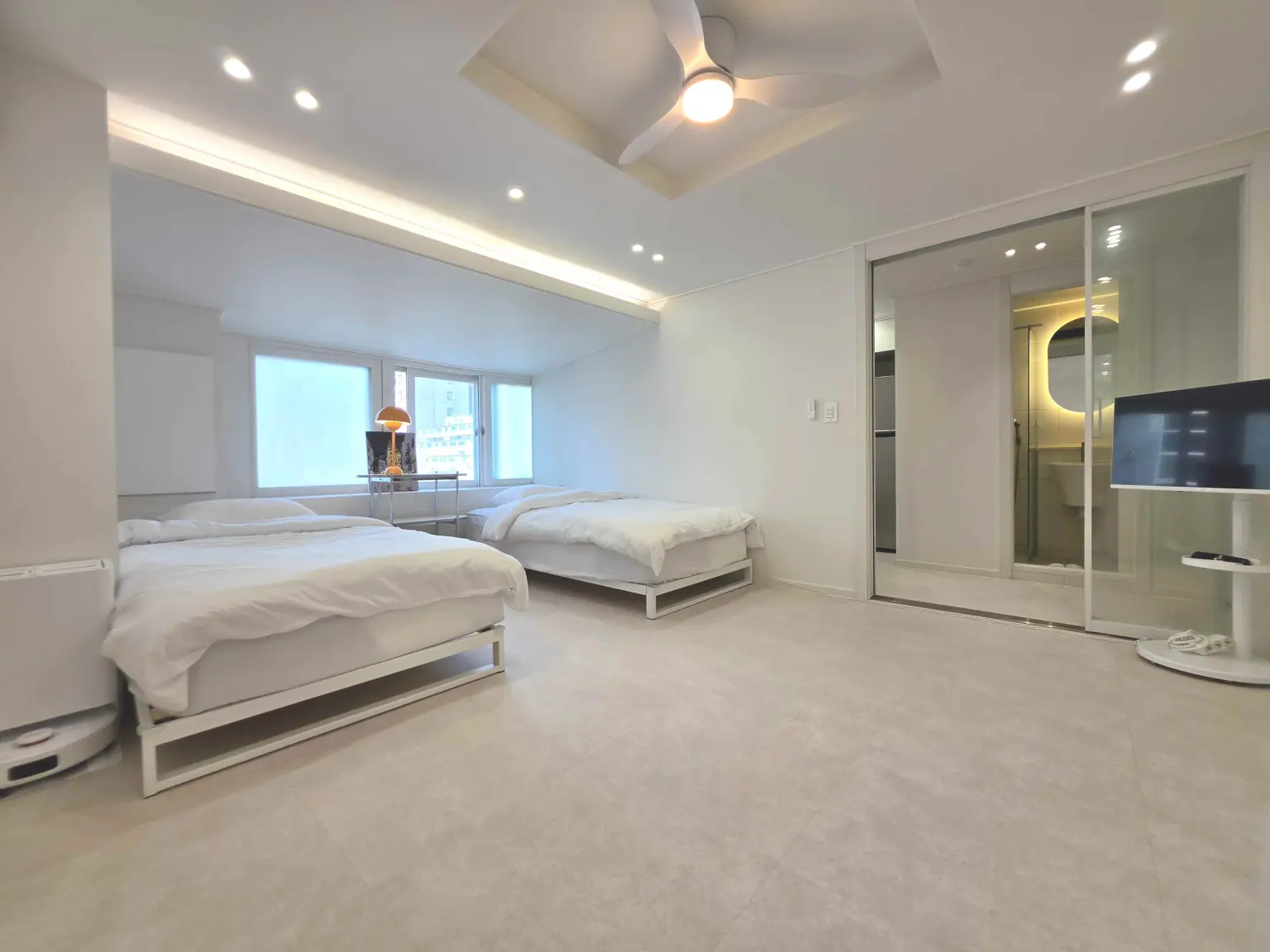Gwanak-gu, Seoul  Serviced apartment 1BR & sleeps 2 1.5 Room, 4-minute walk from Seoul National University Station, 2 Beds, Recently Renovated Cover Photo