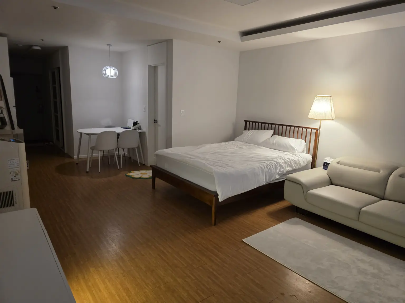 Anyang, Gyeonggi walkable & workation Serviced apartment 1BR & sleeps 3 3 mins from Pyeongchon Station, 7th floor new house, 2 beds, white, 55-inch TV Cover Photo
