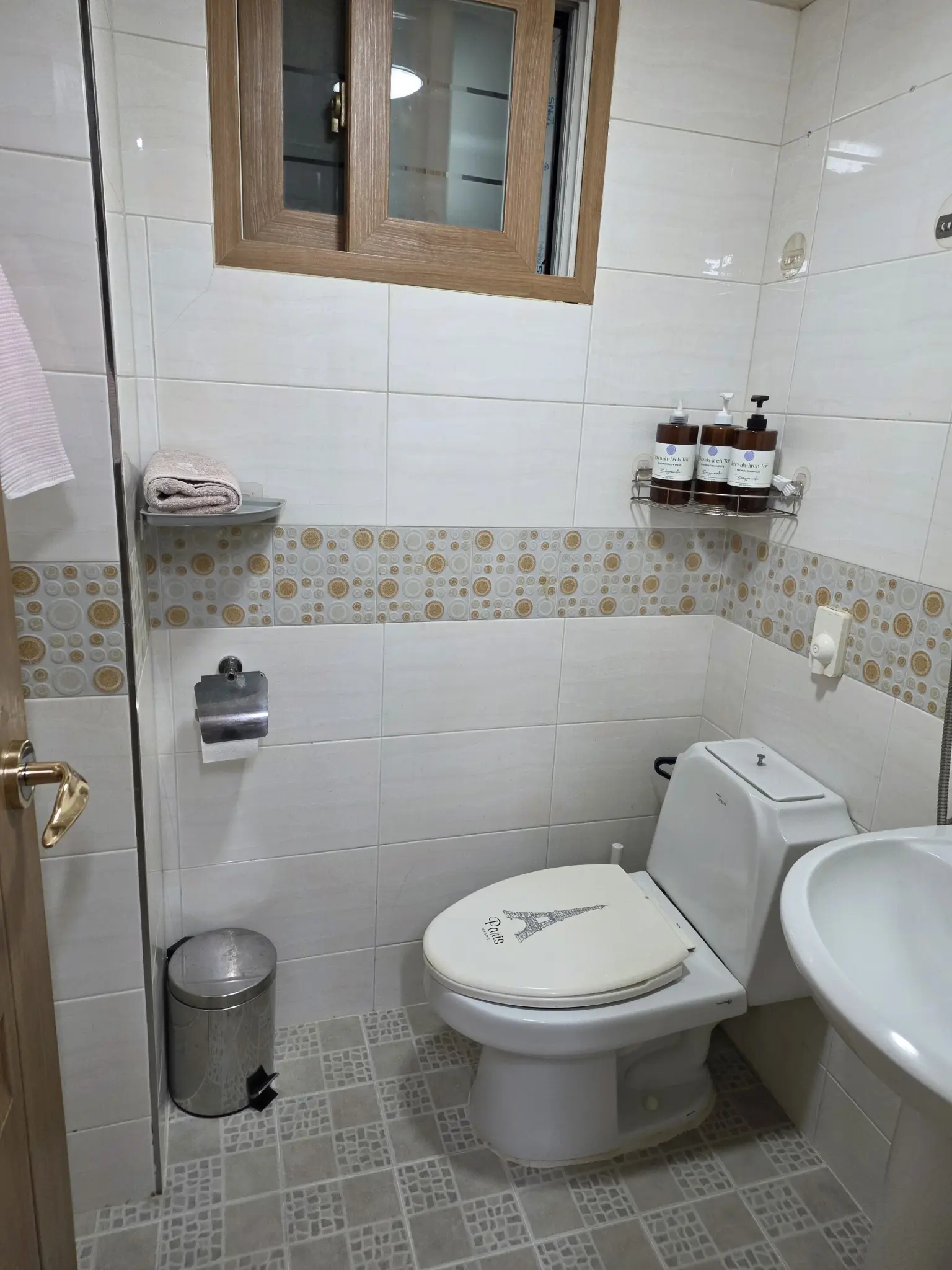 Bathroom-{{toilet_count}} photo 1 - Sunshine 202R (1BR & sleeps 2)