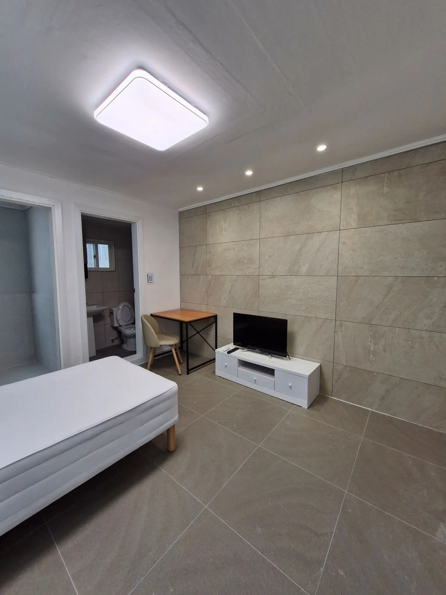 Gumi, Gyeongbuk One-room house #205 - image1