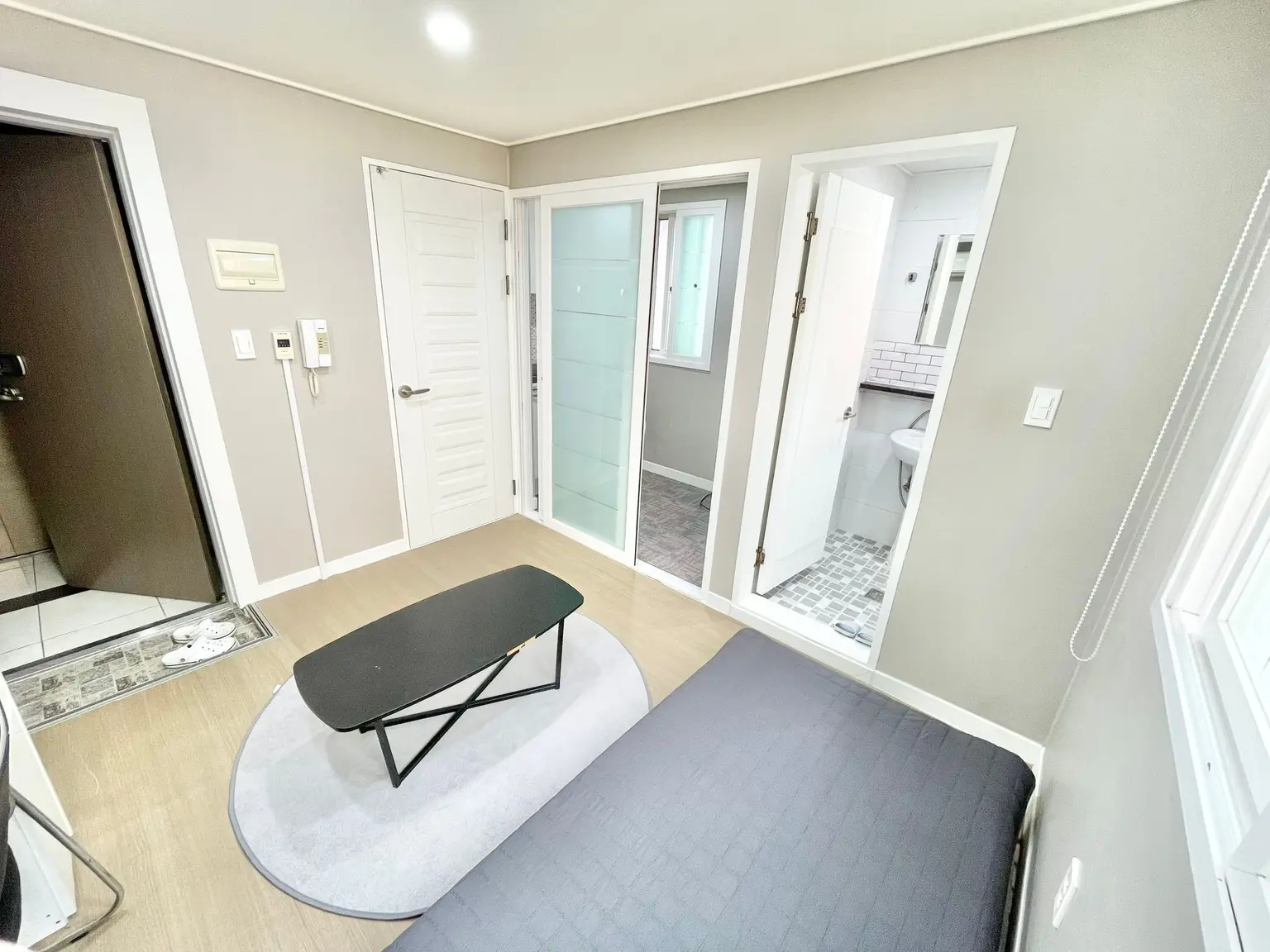 Daegu Clean Blind Room House - image3