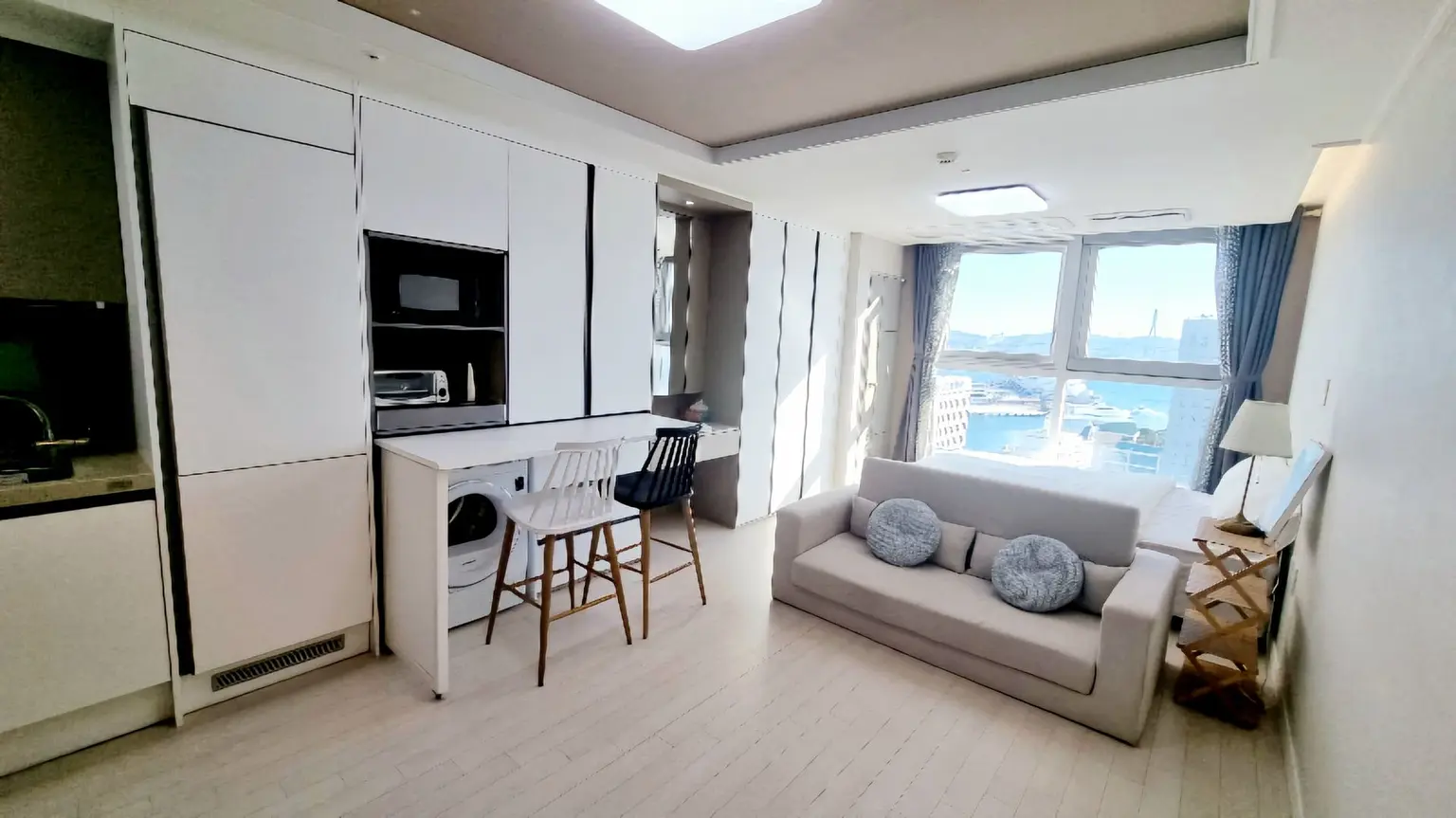 Jung-gu, Busan Fully-equipped newly built officetel with tourism, shopping, food, ocean view, and location - main image