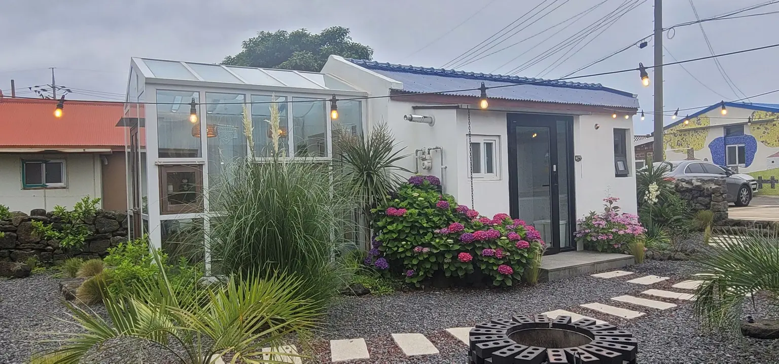 西归浦 带庭院烧烤设施的单间独立式住宅 - main image