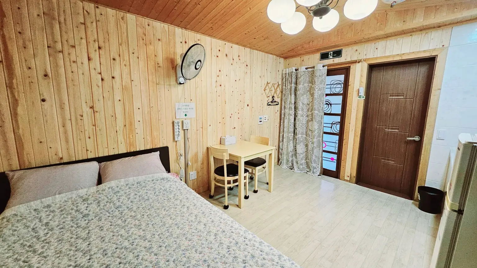 전남 담양 차 없이 머물기 좋은·숲세권·마당 있는 펜션 원룸·최대 2인 피톤치드향이 불어오는 편백나무 펜션 사랑 대표 사진
