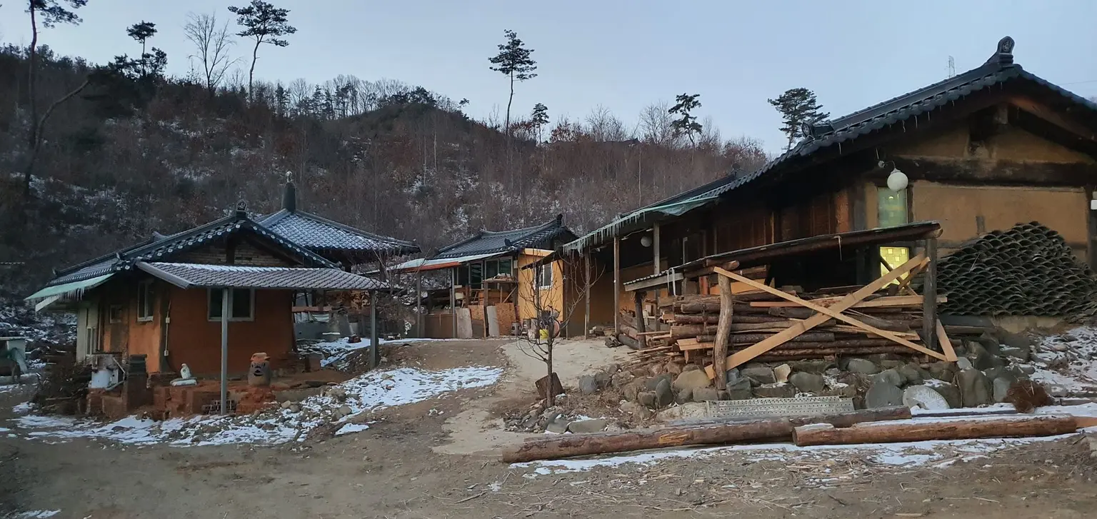 충북 진천 한옥원목황토방구들원목서까레. 황토구들방 원룸독체#장작불구들 - main image