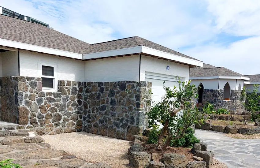 Jeju Hankyung with a yard & countryside stay & stone wall Entire House 2BR & sleeps 4 A two-room detached house where you can live in Jeju Large parking lot Cover Photo