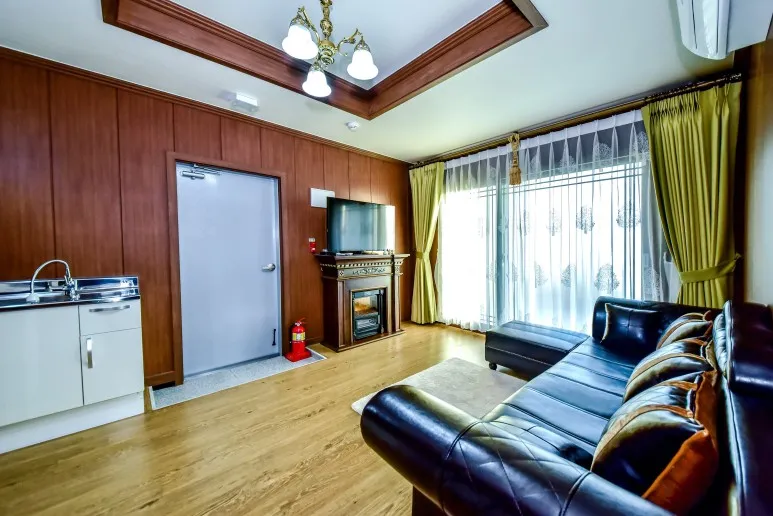 [Namwon, Seogwipo] Pension with Ocean Views in All Rooms and Swimming Pool Right in Front of Golf Putting Green in the Courtyard_24 Pyeong 6