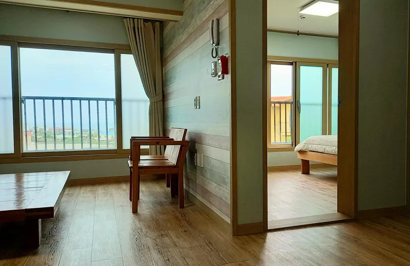 [제주 조천] 조천.전망 좋고,공간 넓고, 가성비 좋은곳.침대방+온돌방+거실+화2개. 2
