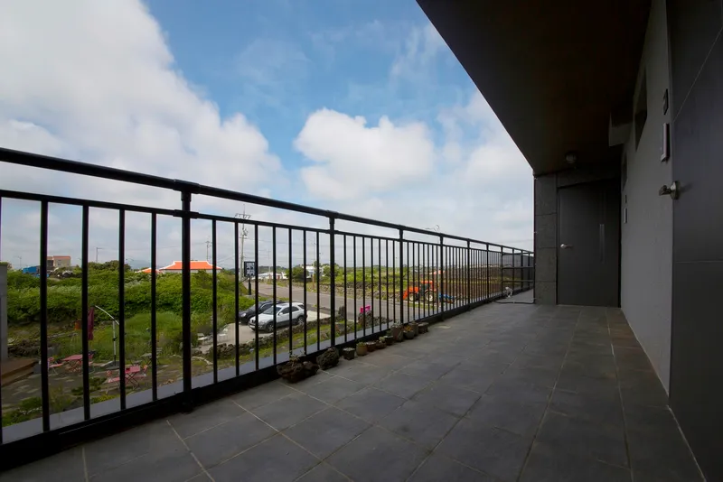 [Gujwa, Jeju] 30% Off October-November Ocean View Beachfront 2nd Floor Duplex Studio 201. 31