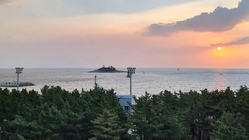 [Sokcho] One-room side ocean view 30 seconds walk from Sokcho Beach 20