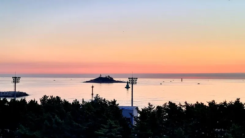 [Sokcho] One-room side ocean view 30 seconds walk from Sokcho Beach 21