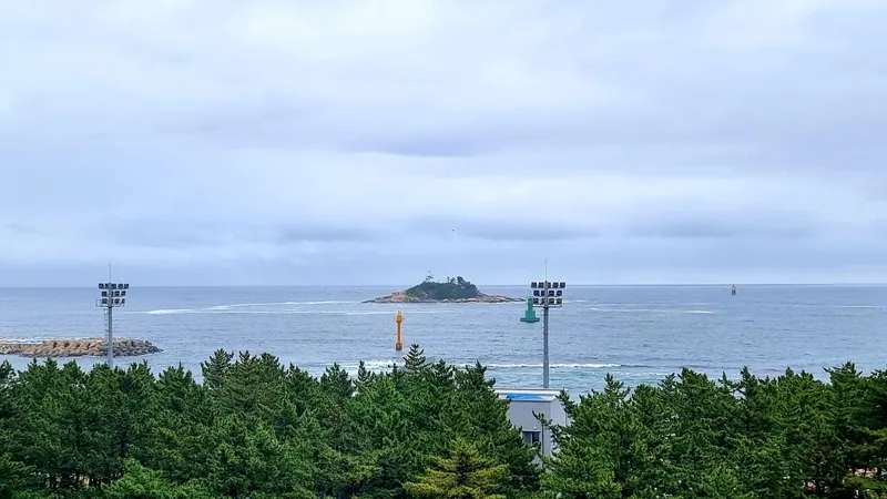 [Sokcho] One-room side ocean view 30 seconds walk from Sokcho Beach 17