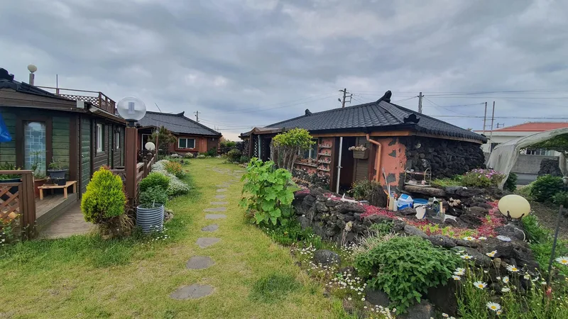 [Hangyeong, Jeju][Jeju Panpo] In front of Panpo Port, a quiet and pretty traditional stone house (Sarangchae, Dokchae) 12