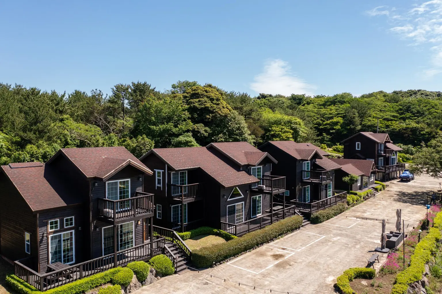西归浦 安静的森林中,40坪复式C型瑞士风格木结构独栋住宅,可轻松容纳10人 - main image