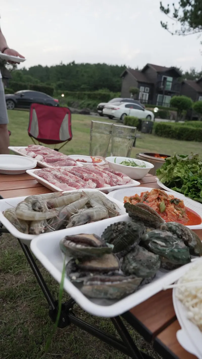 [서귀포 남원] 10명도 거뜬 조용한 숲속  스위스풍 목조단독 40평 복층 B 53