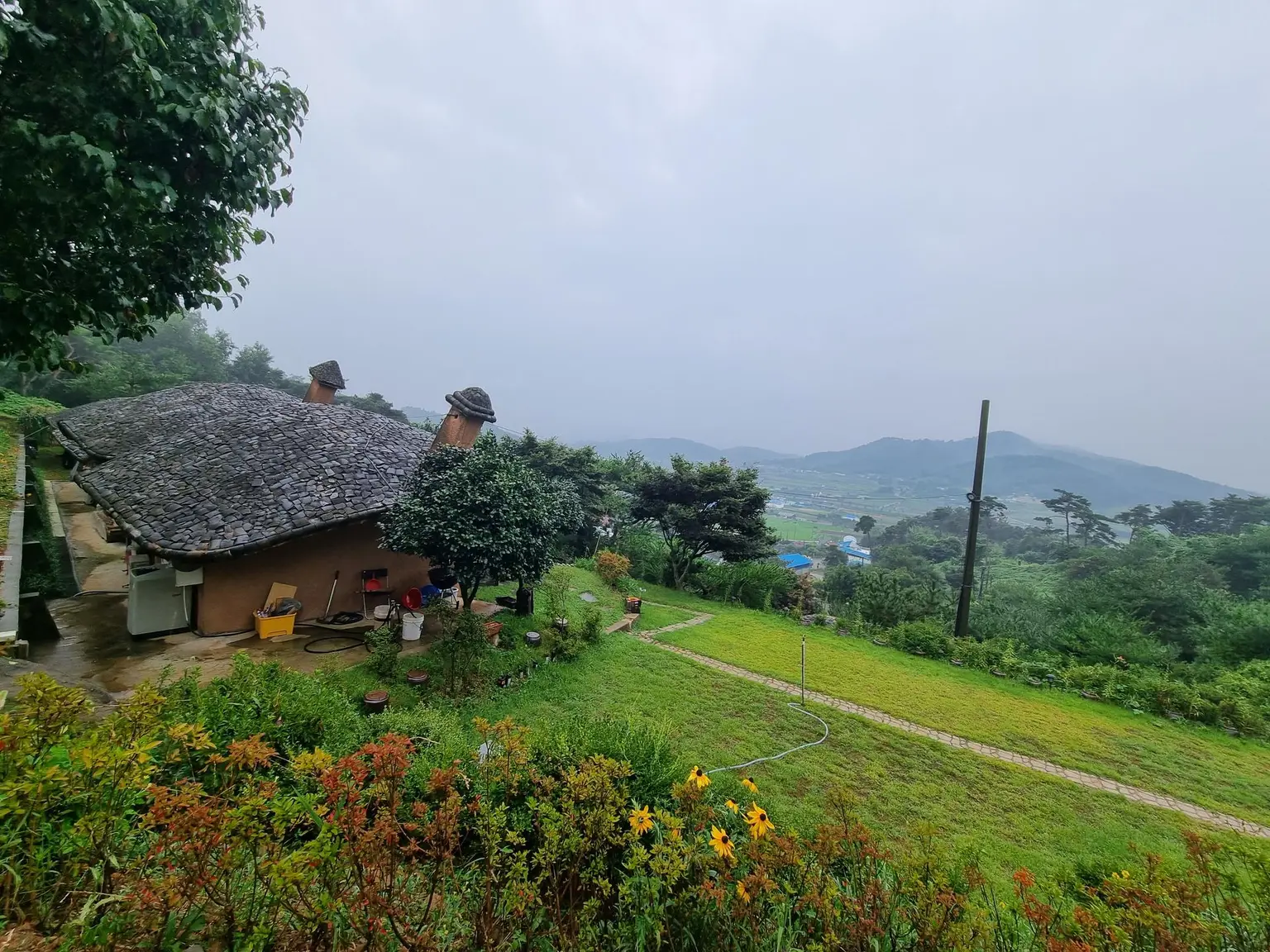 Seosan with a yard & countryside stay & Entire House 1BR & sleeps 2 Hwangto Dokchae (one-room) where you can enjoy country life with your dog Large dogs allowed Cover Photo