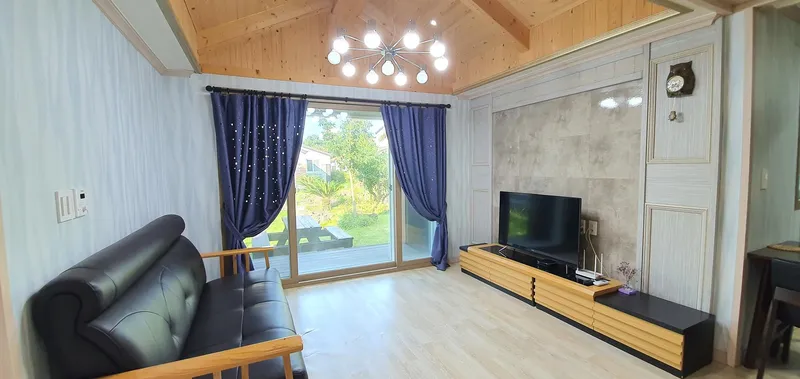 [제주 구좌] 잔디 마당이 있는 비자림 복층독채 U#반려동물가능#22평투룸독채 4