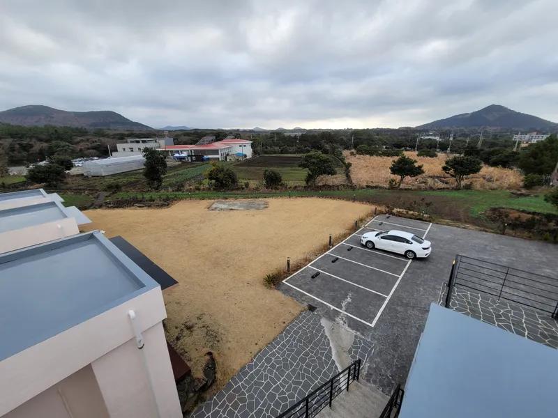 [Gujwa, Jeju] Jeju Gujwa] Bijarim Mountain Trail Duplex One-Room Independent #2min walk from Bijarim #Work from home possible B13 75
