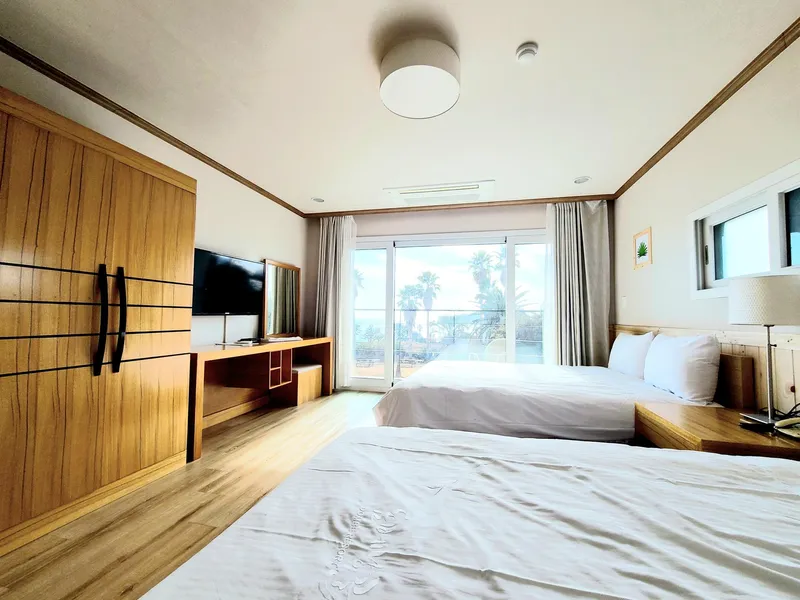 [Hogeun-dong, Seogwipo] Resort (Superior Twin Ocean View 4 people) 2 Queen Beds 4