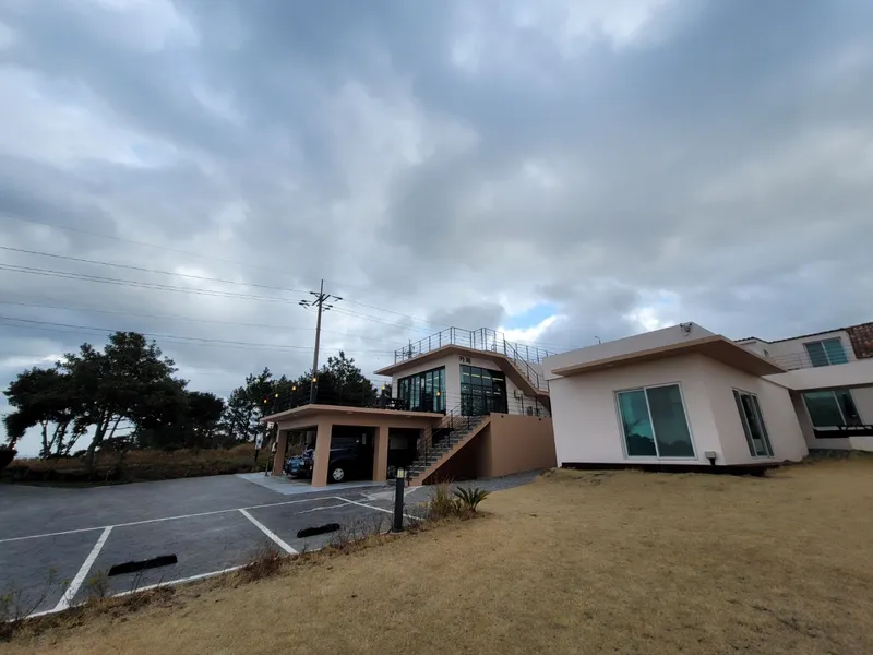 [Gujwa, Jeju] Jeju Gujwa] Bijarim Mountain Trail Duplex One-Room Independent #2min walk from Bijarim #Work from home possible B13 66