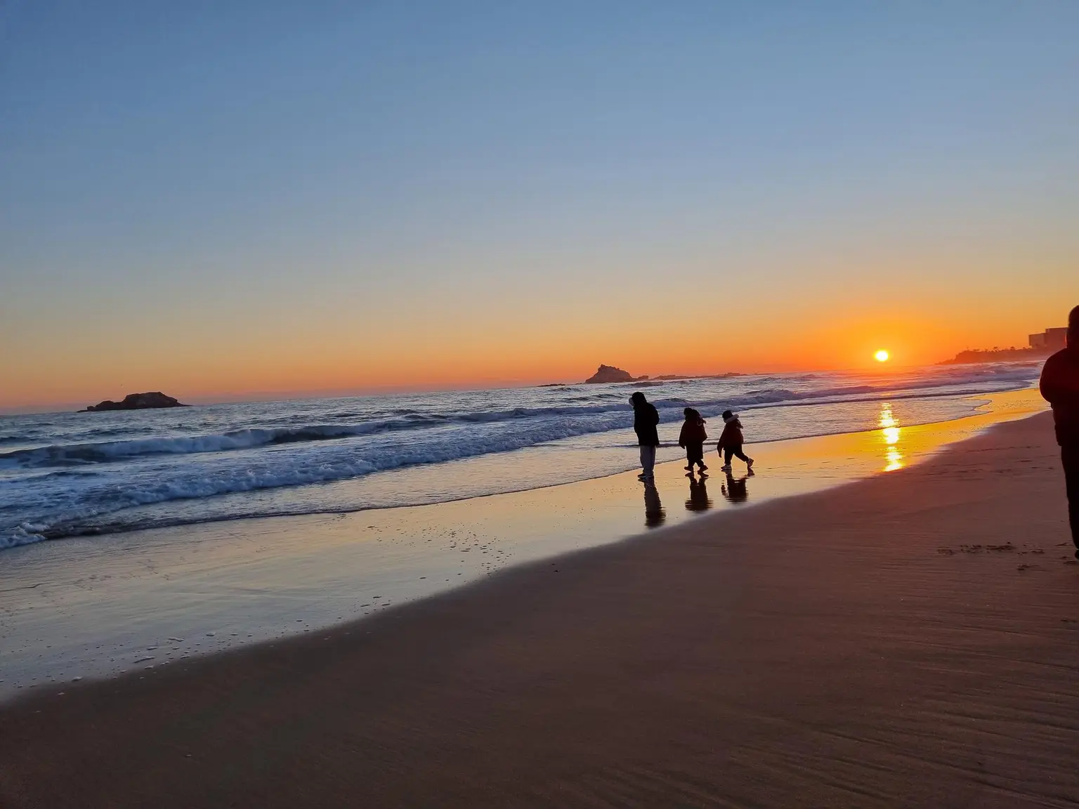 Gangwon Gosung (Turtle Island) Sampo Beach is a place that families enjoy visiting because the water is as shallow as a lake. - main image