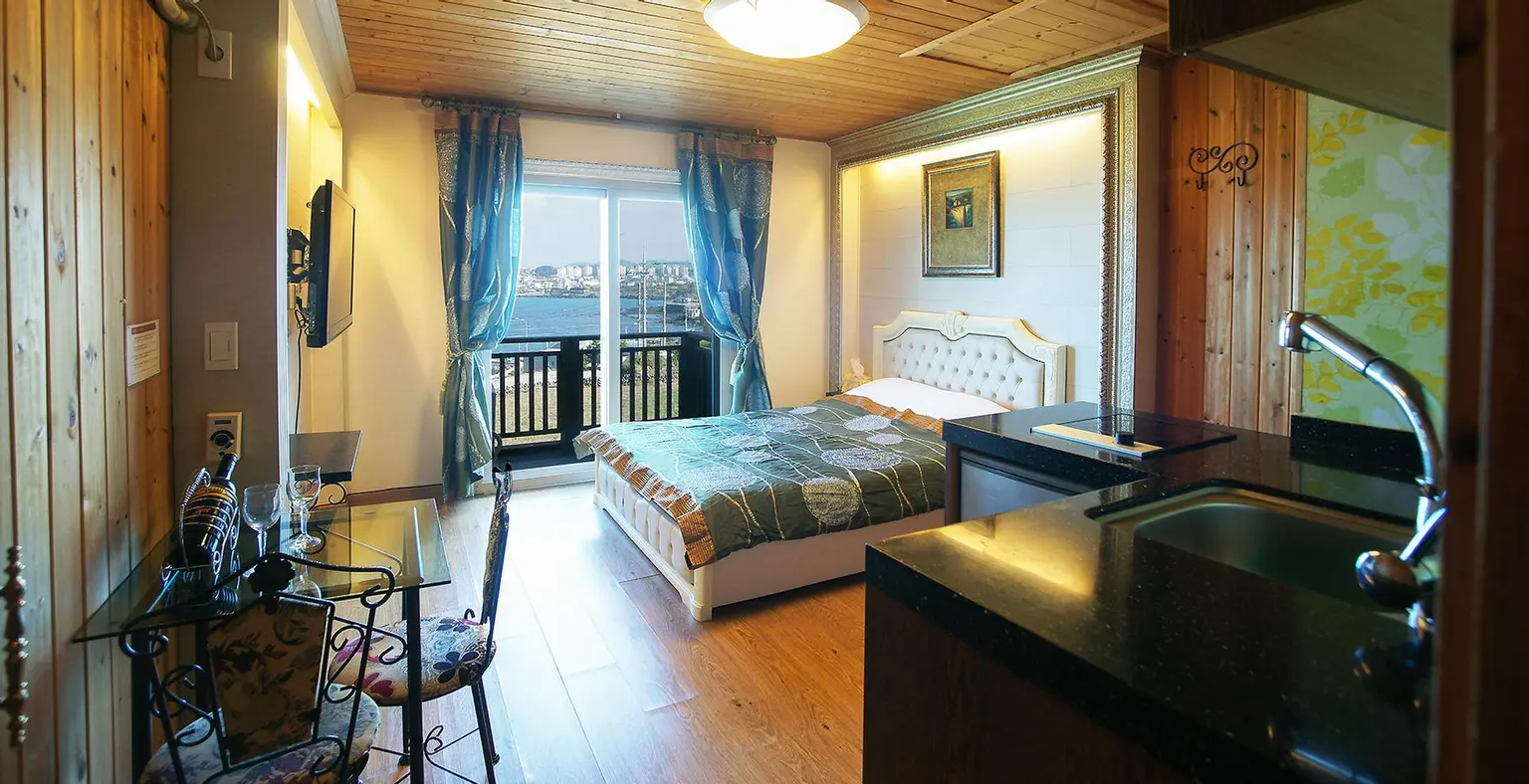 Jeju Aewol ocean view & seaside & walkable Rental cottage 1BR & sleeps 3 A place where you can see the majestic scenery of Mt. Halla and the blue sea together F Cover Photo