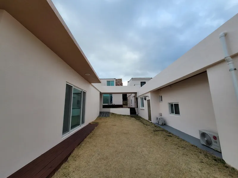 [Gujwa, Jeju] Jeju Gujwa] Bijarim Mountain Trail Duplex One-Room Independent #2min walk from Bijarim #Work from home possible B13 67