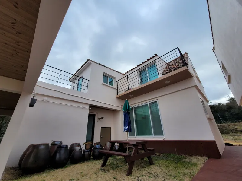 [Gujwa, Jeju] Jeju Gujwa] Bijarim Mountain Trail Duplex One-Room Independent #2min walk from Bijarim #Work from home possible B13 70