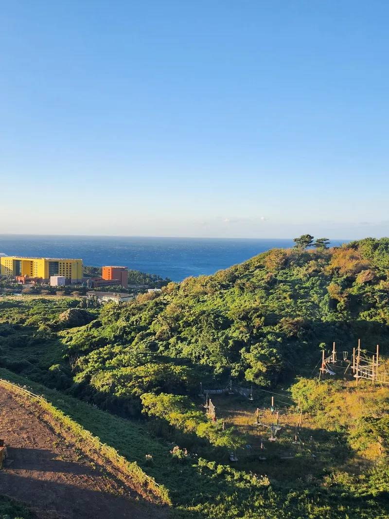[Jungmun-dong, Seogwipo] Jungmun Ocean, Top Floor, Two Rooms, 1 Queen Bed, 1 Super Single, Ocean View, Suite Room 57